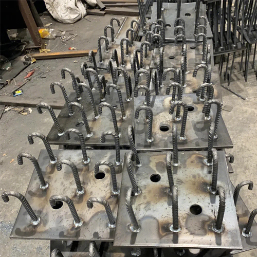 图纸中如何确定临沧预埋件的位置？